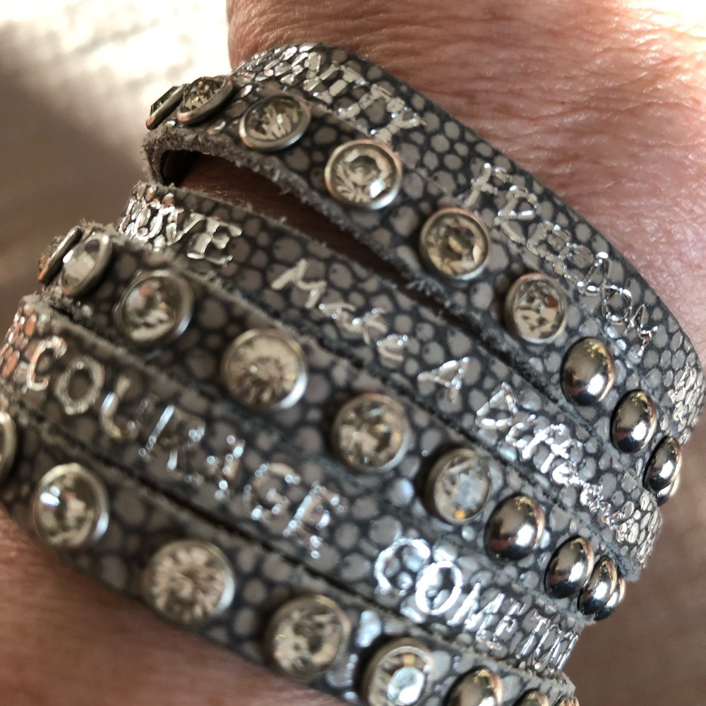 VINTAGE GOOD WISHES LEATHER MAGNETIC CUFF BRACELET - Picture 2 of 8